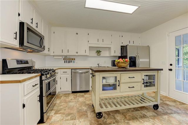 735 Swan Lane, Canton, GA 30115