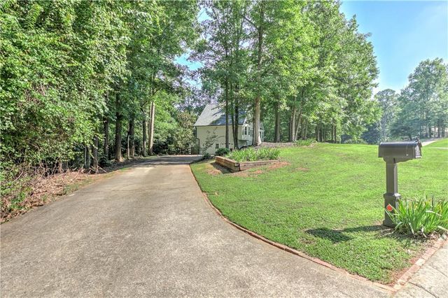 735 Swan Lane, Canton, GA 30115
