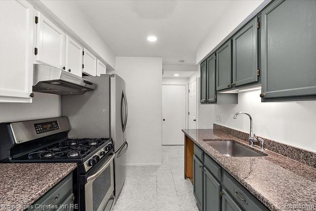 3173 Hidden Ridge Drive, Waterford, MI 48328