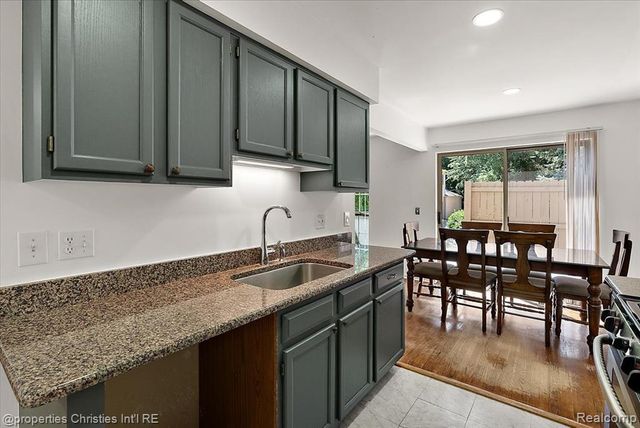 3173 Hidden Ridge Drive, Waterford, MI 48328