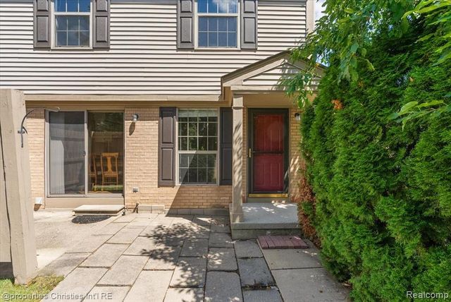 3173 Hidden Ridge Drive, Waterford, MI 48328