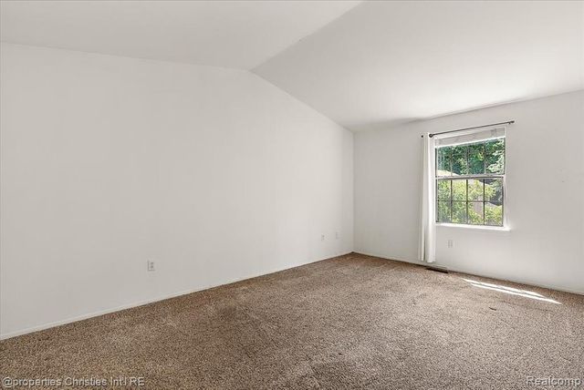 3173 Hidden Ridge Drive, Waterford, MI 48328