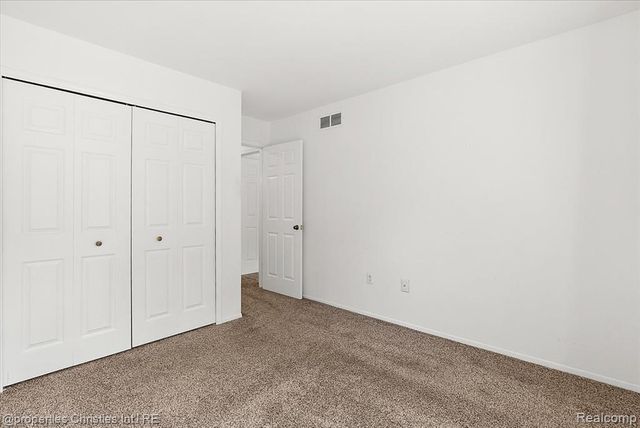 3173 Hidden Ridge Drive, Waterford, MI 48328