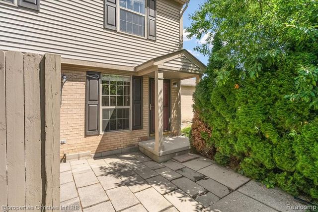 3173 Hidden Ridge Drive, Waterford, MI 48328