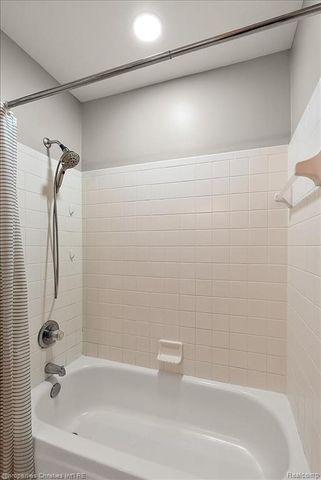 3173 Hidden Ridge Drive, Waterford, MI 48328