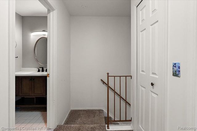3173 Hidden Ridge Drive, Waterford, MI 48328