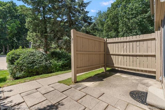 3173 Hidden Ridge Drive, Waterford, MI 48328