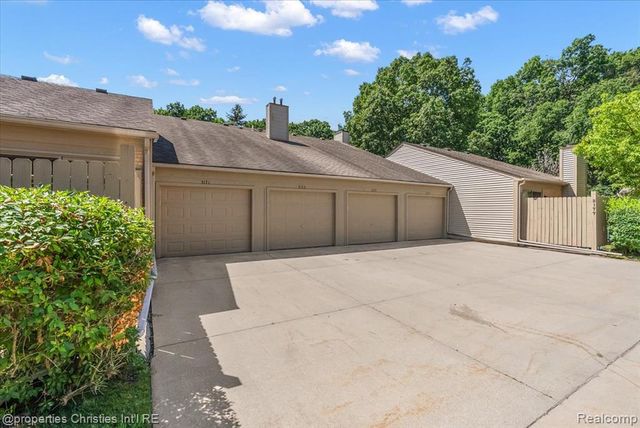 3173 Hidden Ridge Drive, Waterford, MI 48328