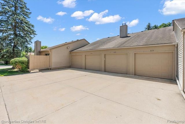 3173 Hidden Ridge Drive, Waterford, MI 48328