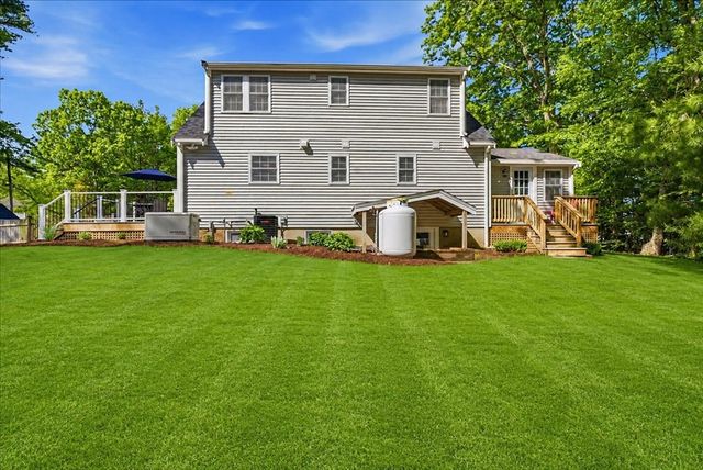 16 Churchill Rd, Plympton, MA 02367