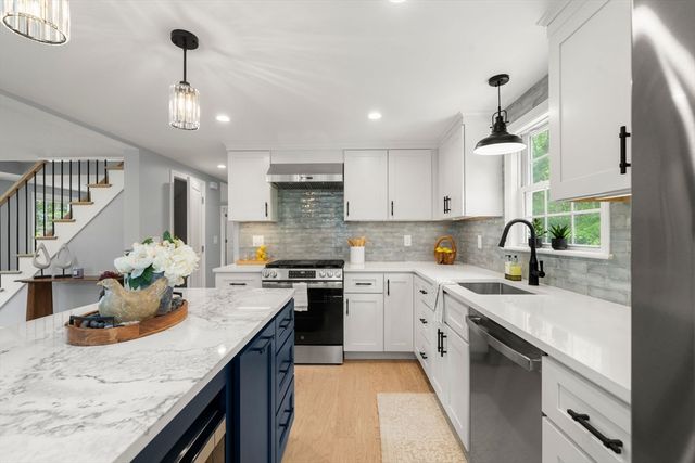 16 Churchill Rd, Plympton, MA 02367