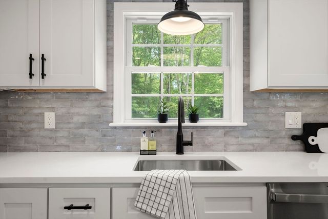 16 Churchill Rd, Plympton, MA 02367
