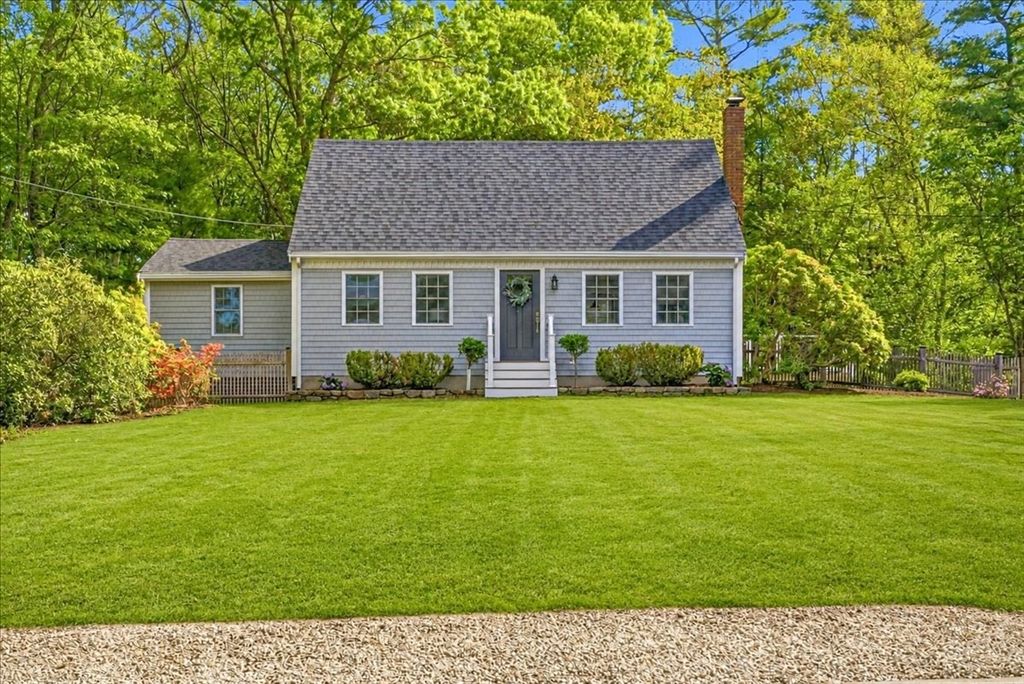 16 Churchill Rd, Plympton, MA 02367