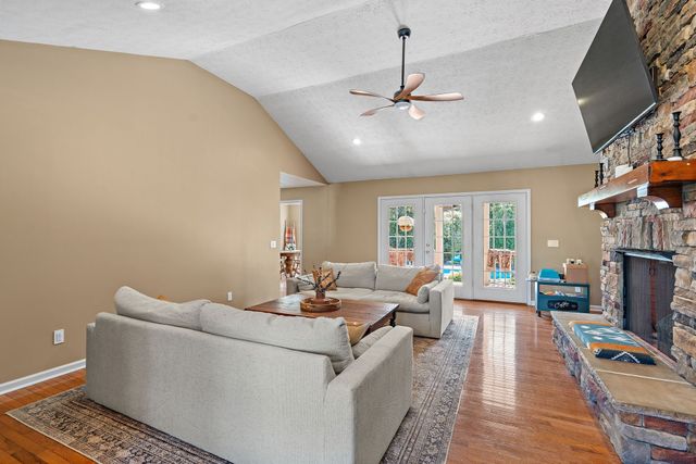 262 Bayhill Dr, Gallatin, TN 37066
