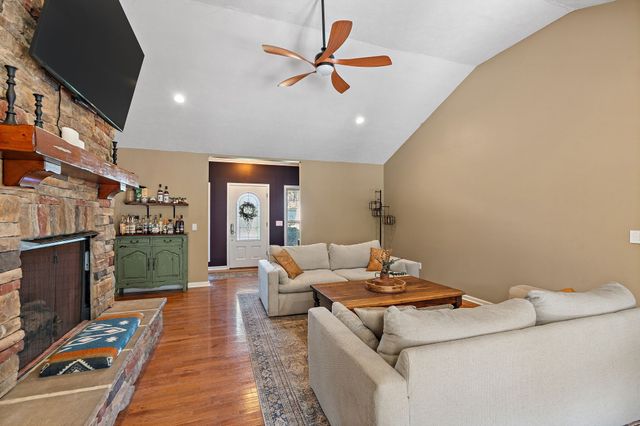262 Bayhill Dr, Gallatin, TN 37066