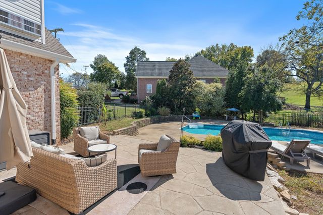 262 Bayhill Dr, Gallatin, TN 37066