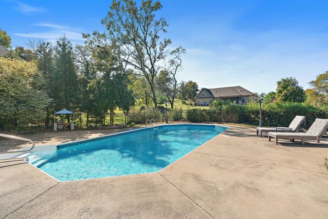 262 Bayhill Dr, Gallatin, TN 37066