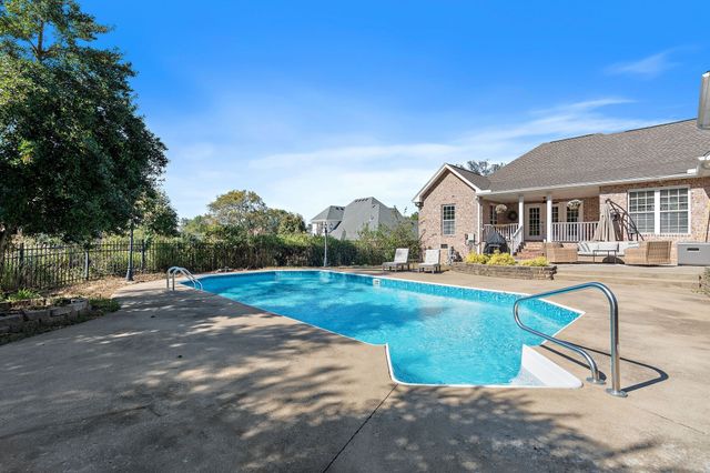 262 Bayhill Dr, Gallatin, TN 37066