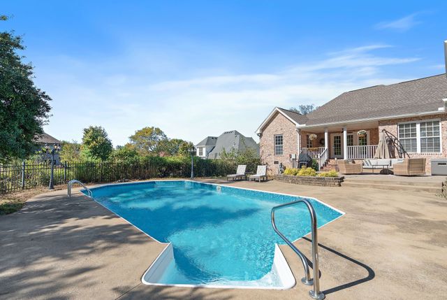 262 Bayhill Dr, Gallatin, TN 37066
