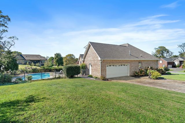 262 Bayhill Dr, Gallatin, TN 37066