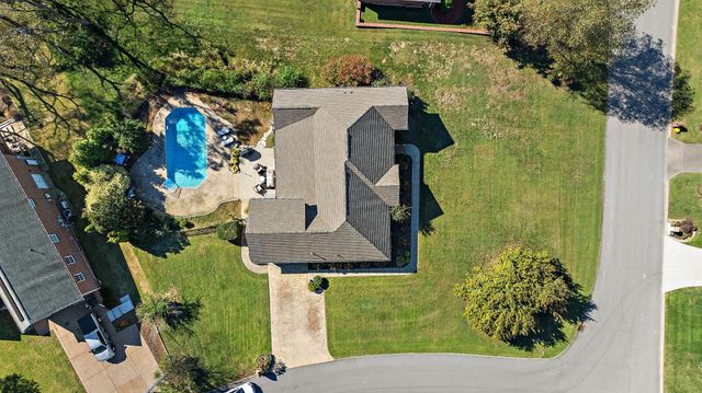 262 Bayhill Dr, Gallatin, TN 37066
