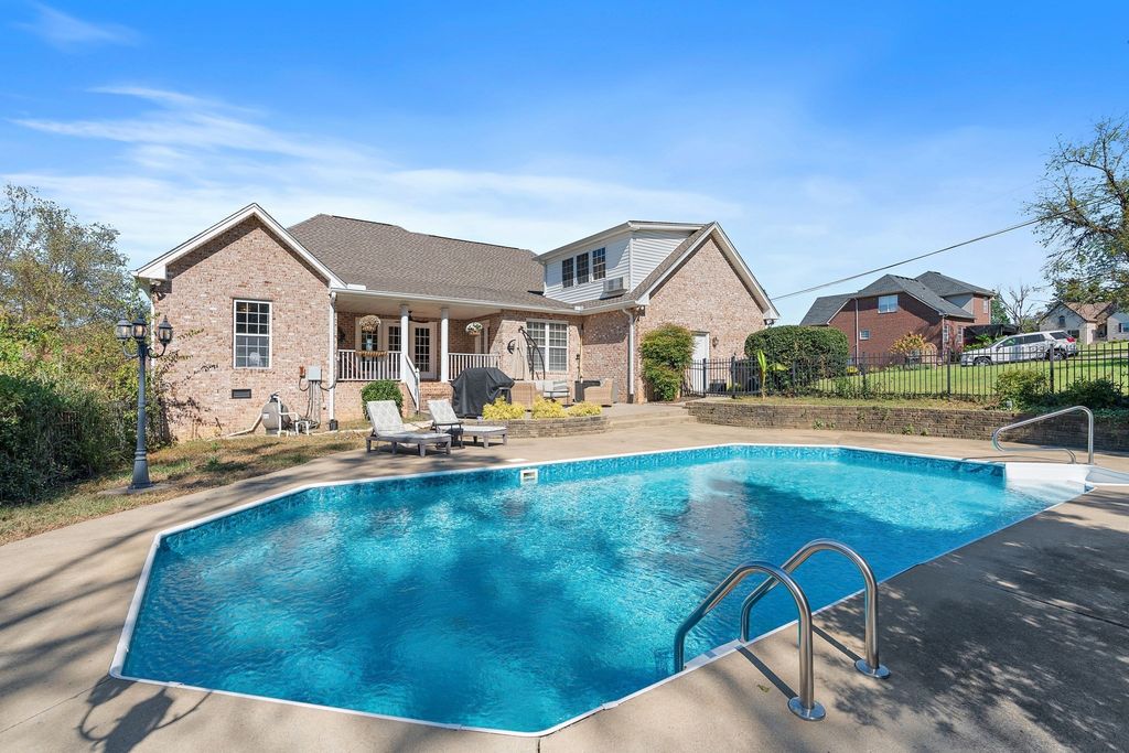 262 Bayhill Dr, Gallatin, TN 37066