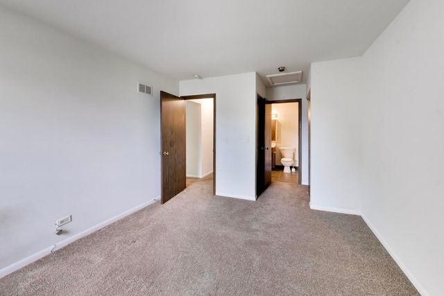 913 Campbell Drive, Gurnee, IL 60031