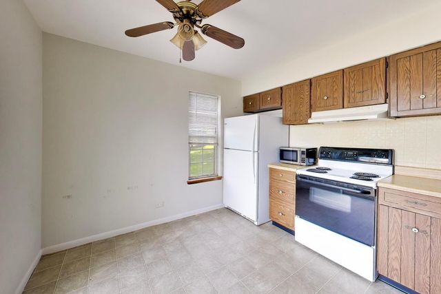 913 Campbell Drive, Gurnee, IL 60031