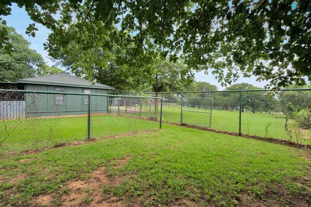 301 Ryan Avenue, Burleson, TX 76028