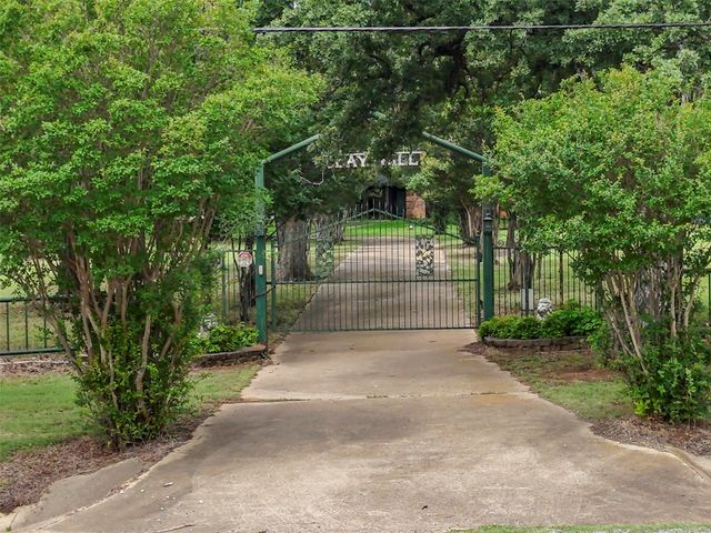 301 Ryan Avenue, Burleson, TX 76028