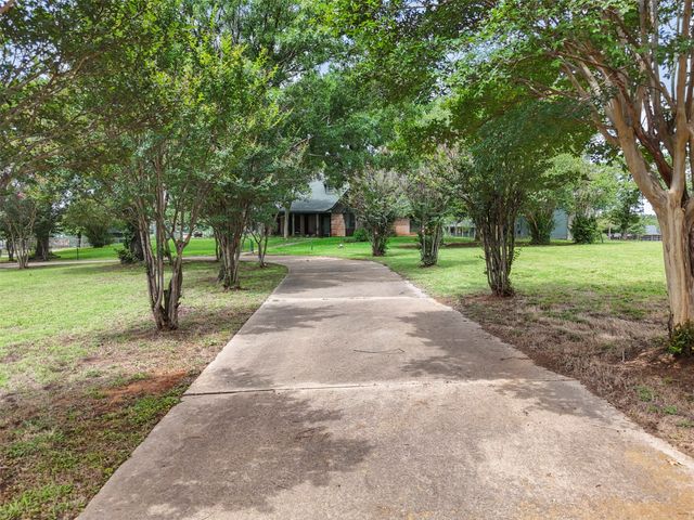 301 Ryan Avenue, Burleson, TX 76028