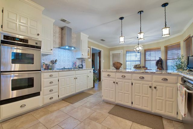 301 Ryan Avenue, Burleson, TX 76028