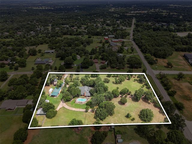 301 Ryan Avenue, Burleson, TX 76028