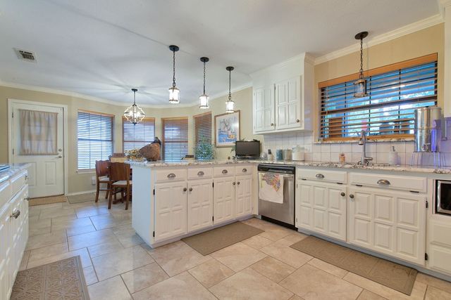 301 Ryan Avenue, Burleson, TX 76028