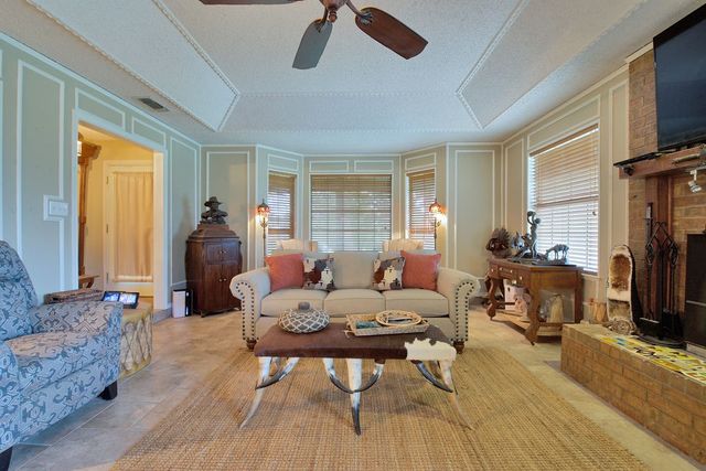 301 Ryan Avenue, Burleson, TX 76028