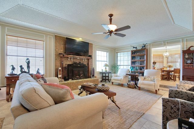 301 Ryan Avenue, Burleson, TX 76028