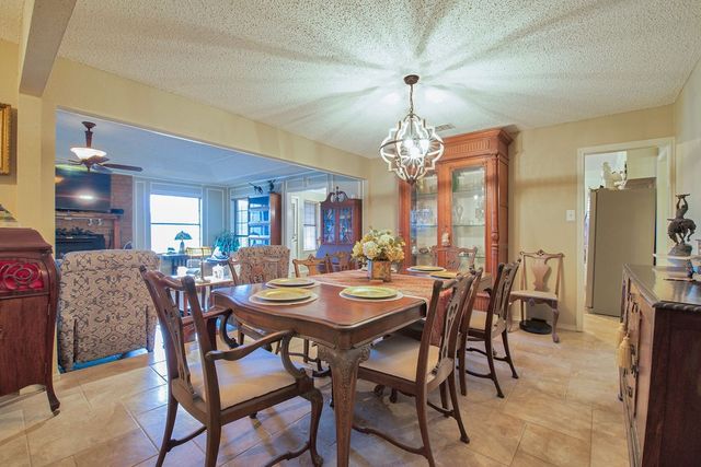 301 Ryan Avenue, Burleson, TX 76028