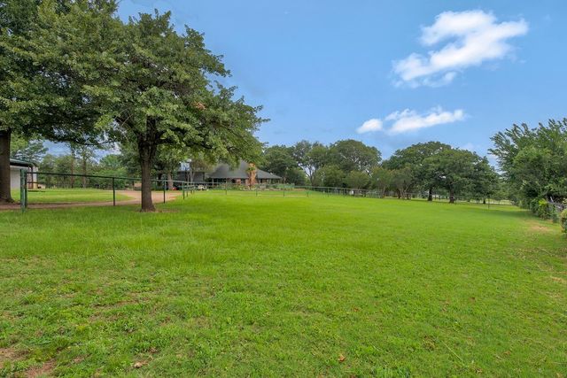 301 Ryan Avenue, Burleson, TX 76028
