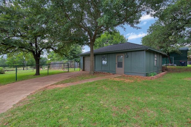 301 Ryan Avenue, Burleson, TX 76028