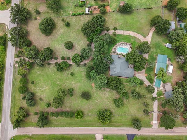 301 Ryan Avenue, Burleson, TX 76028