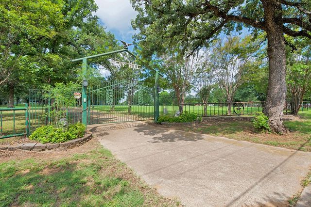 301 Ryan Avenue, Burleson, TX 76028