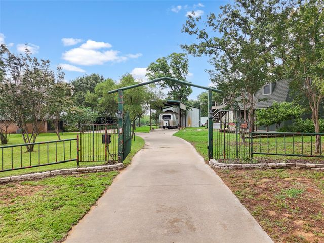 301 Ryan Avenue, Burleson, TX 76028