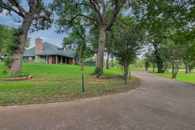 301 Ryan Avenue, Burleson, TX 76028