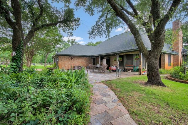 301 Ryan Avenue, Burleson, TX 76028