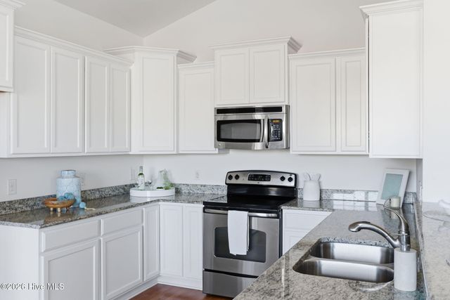 211 Cable Lake Circle, Calabash, NC 28467