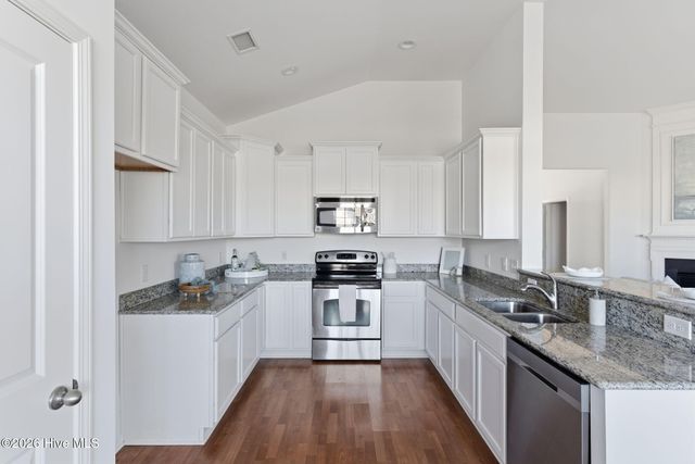 211 Cable Lake Circle, Calabash, NC 28467