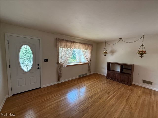 202 Crystal Lane, Weirton, WV 26062