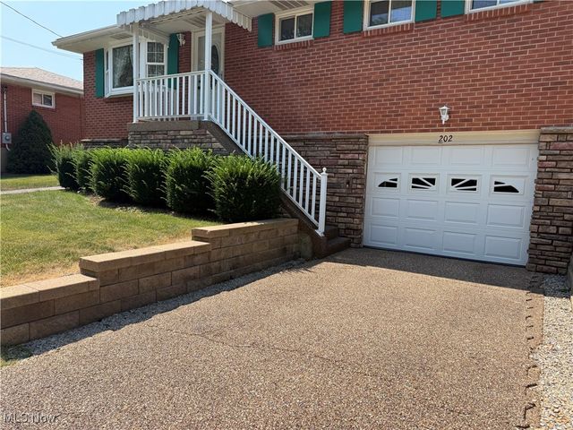 202 Crystal Lane, Weirton, WV 26062