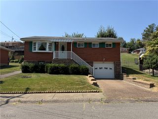 202 Crystal Lane, Weirton, WV 26062