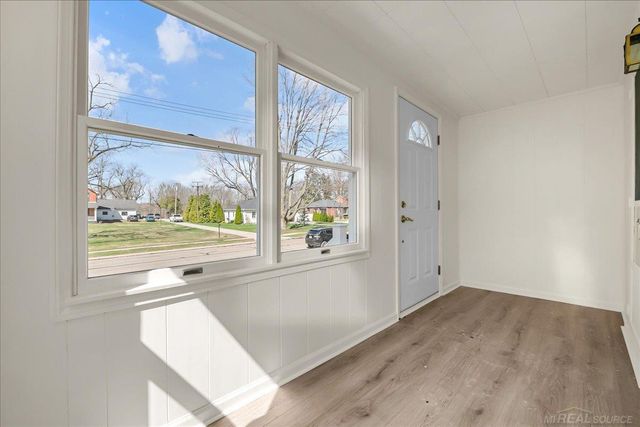 738 N Ninth Street, Saint Clair, MI 48079